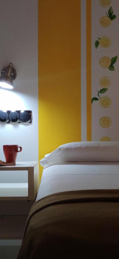 Hostal Santa Ana Colors مدريد المظهر الخارجي الصورة