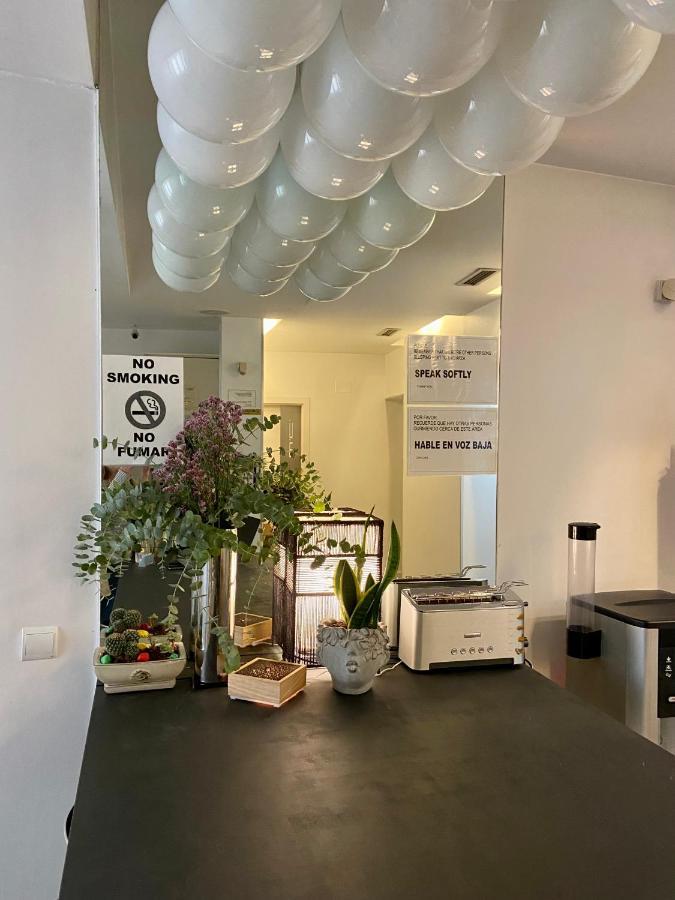 Hostal Santa Ana Colors مدريد المظهر الخارجي الصورة